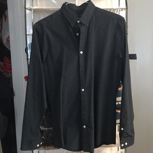 Men’s - Slim Fit - Medium - Casual Button Down